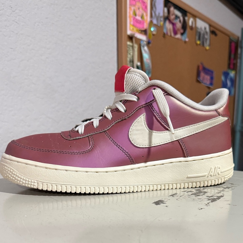 Nike Air Force 1 '07 LV8 Iridescent Track Red Pink